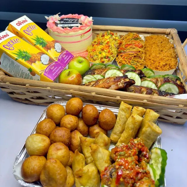 Image de plateaux-repas et collations