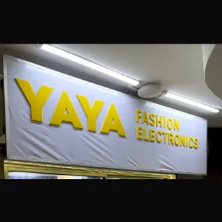 YAYA FASHION ÉLECTRONICS logo